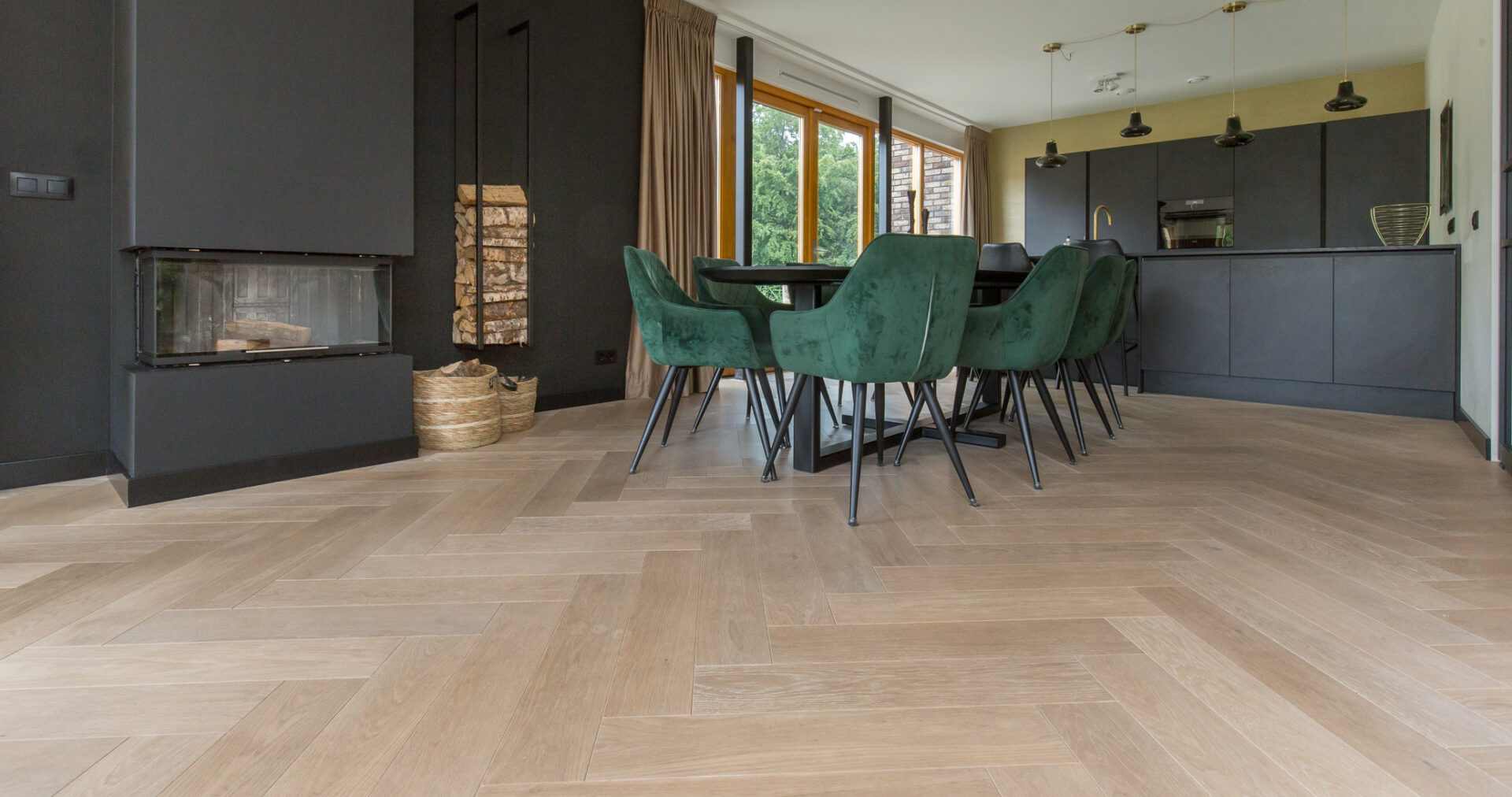 Ontdek onze houten vloeren in verschillende kleuren