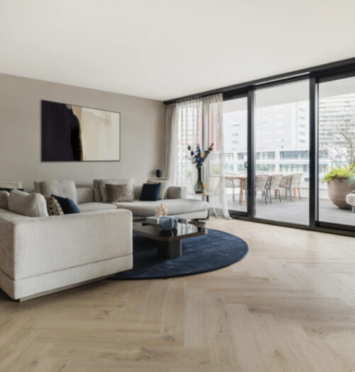 rond vloerkleed in de woonkamer