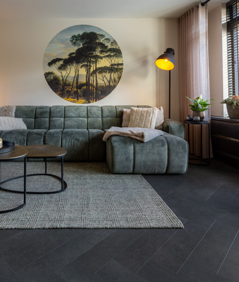 pvc visgraat vloer in betonlook tegel decor