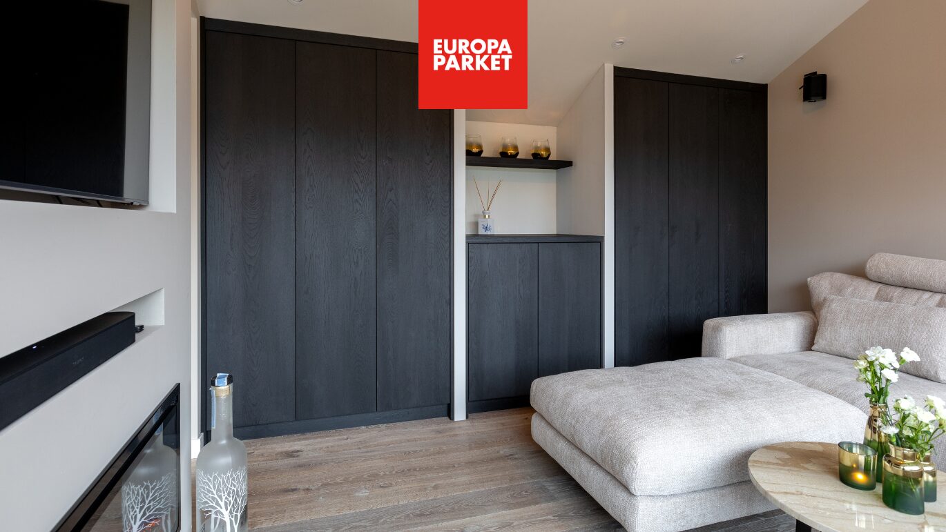 In stroken gelegd planed oak houten vloer lounge bank