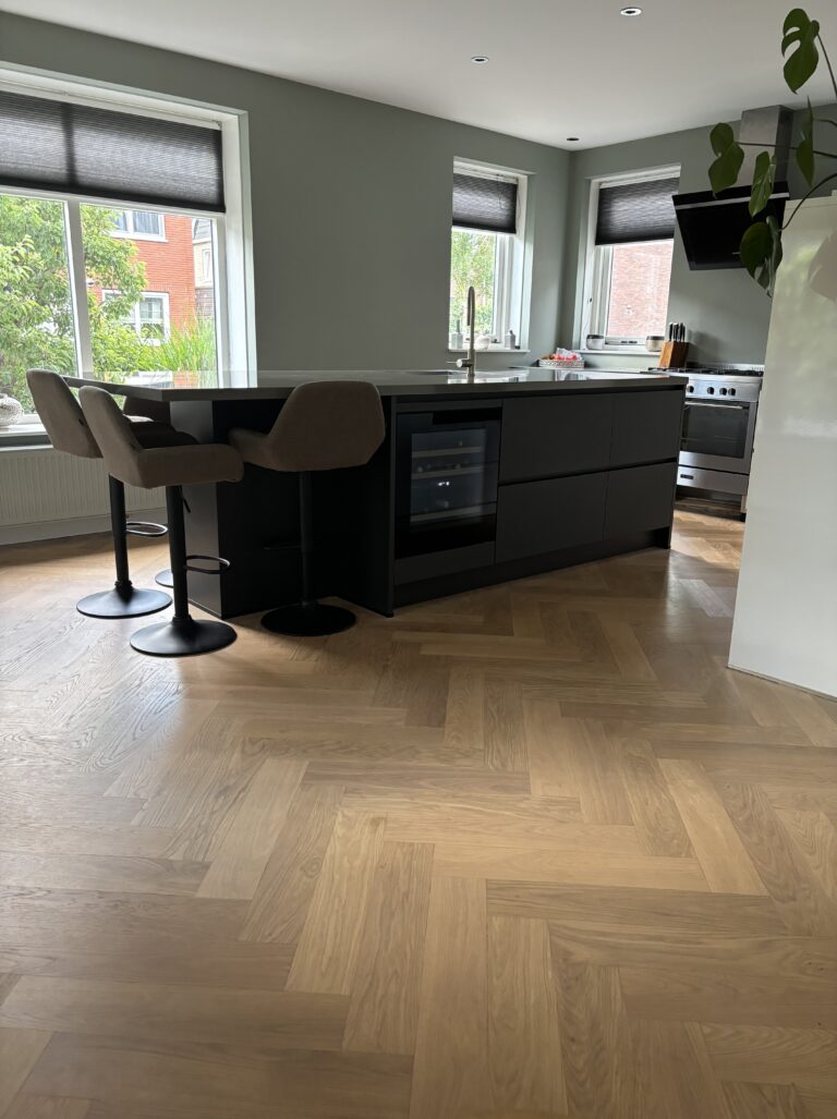 houten visgraat vloer aangeheling