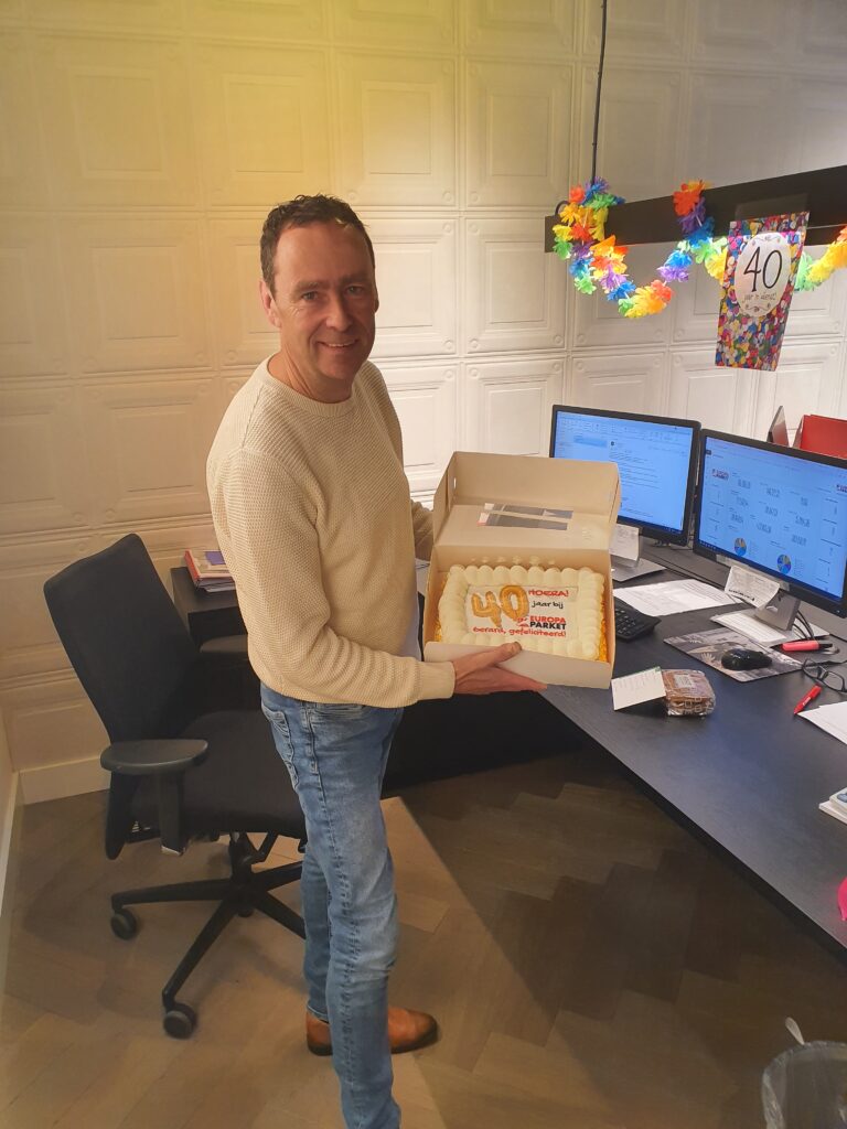 Gerard 40 jaar in dienst met taart