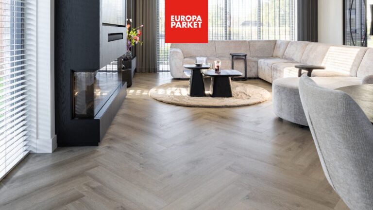 Project Therdex visgraat pvc vloerwoonkamer rond vloerkleed hoekbank