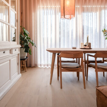 pvc private label EP 920 stroken vloer in woonkamer