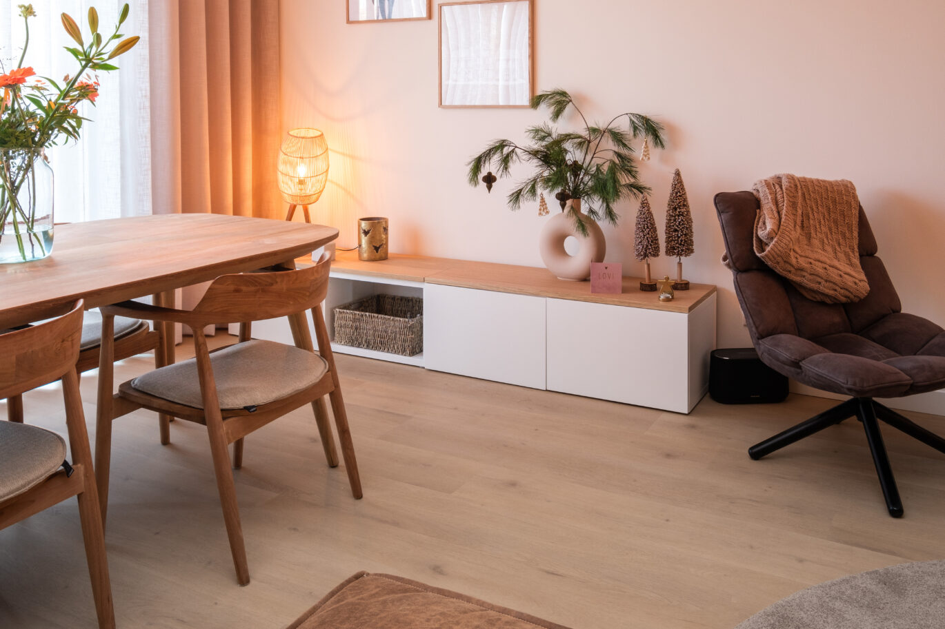 pvc private label EP 920 stroken vloer in woonkamer