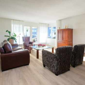 Private label stroken pvc vloer EP 870 woonkamer