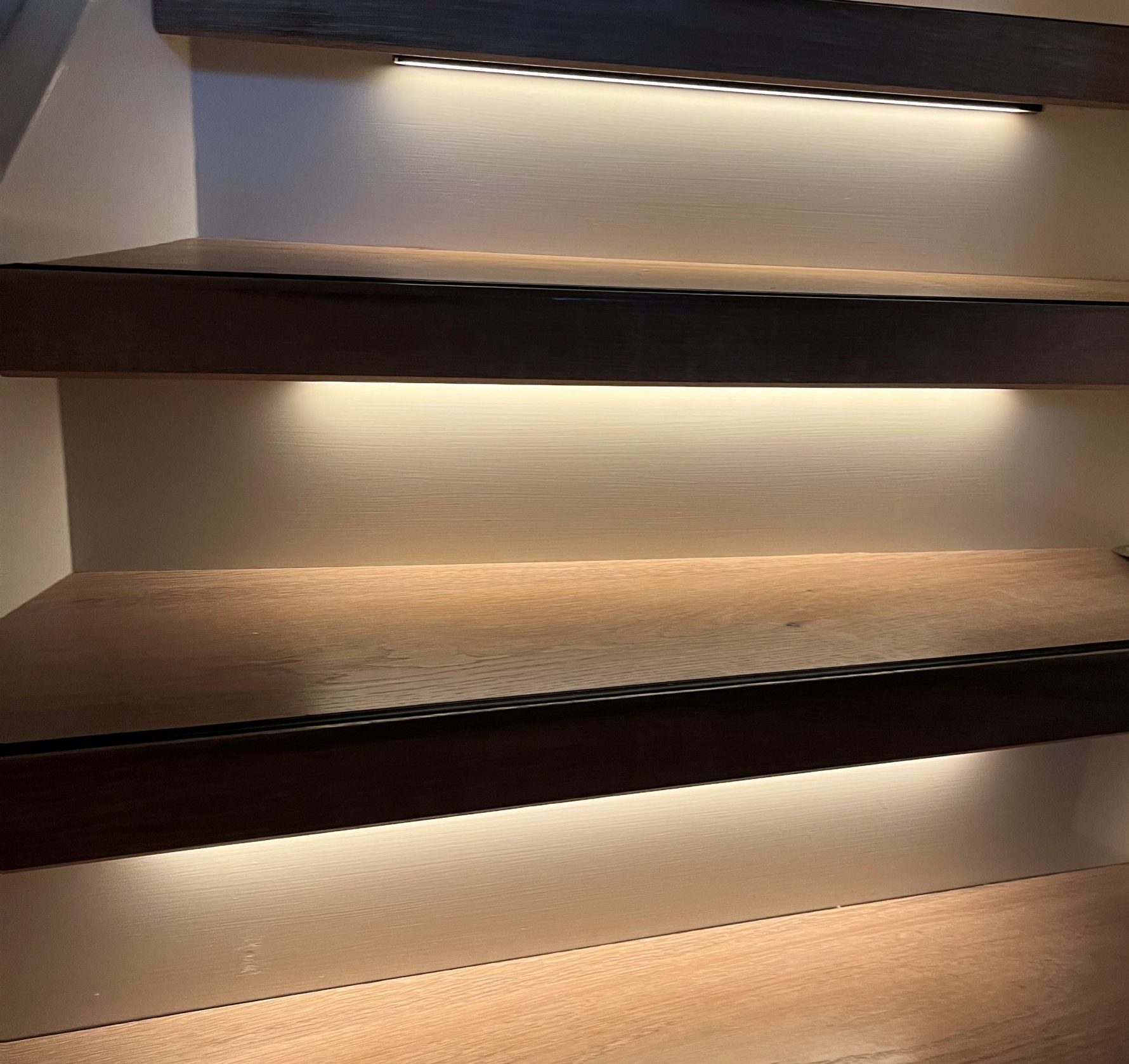 Houten traprenovatie met verlichting