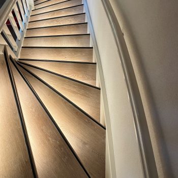 Houten traprenovatie met verlichting