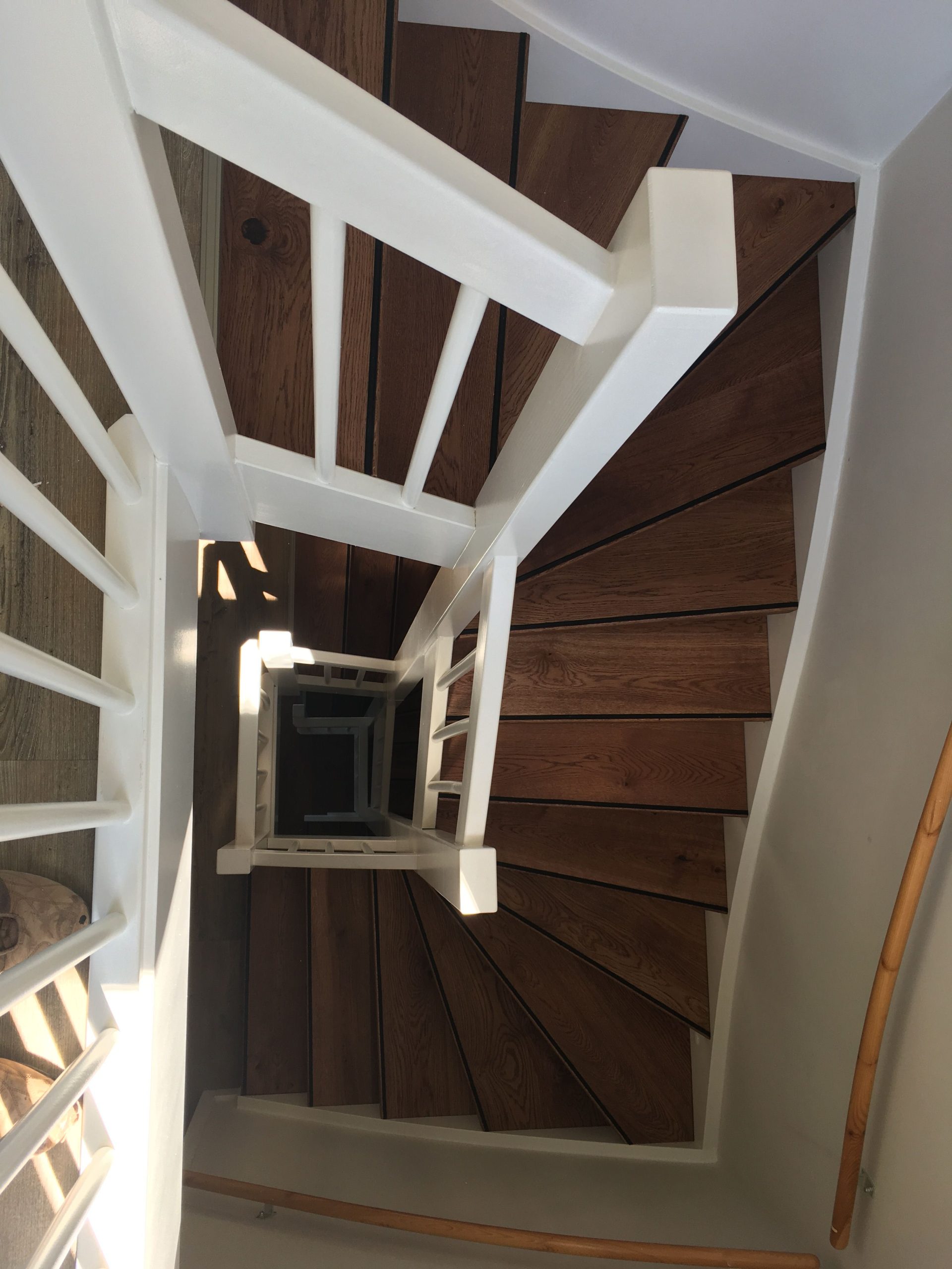 Trap Renovatie Rustiek, Mahogany red geolied