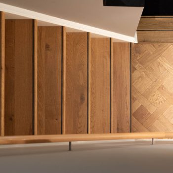 Traprenovatie eiken rustiek met Versailles plateau patroon