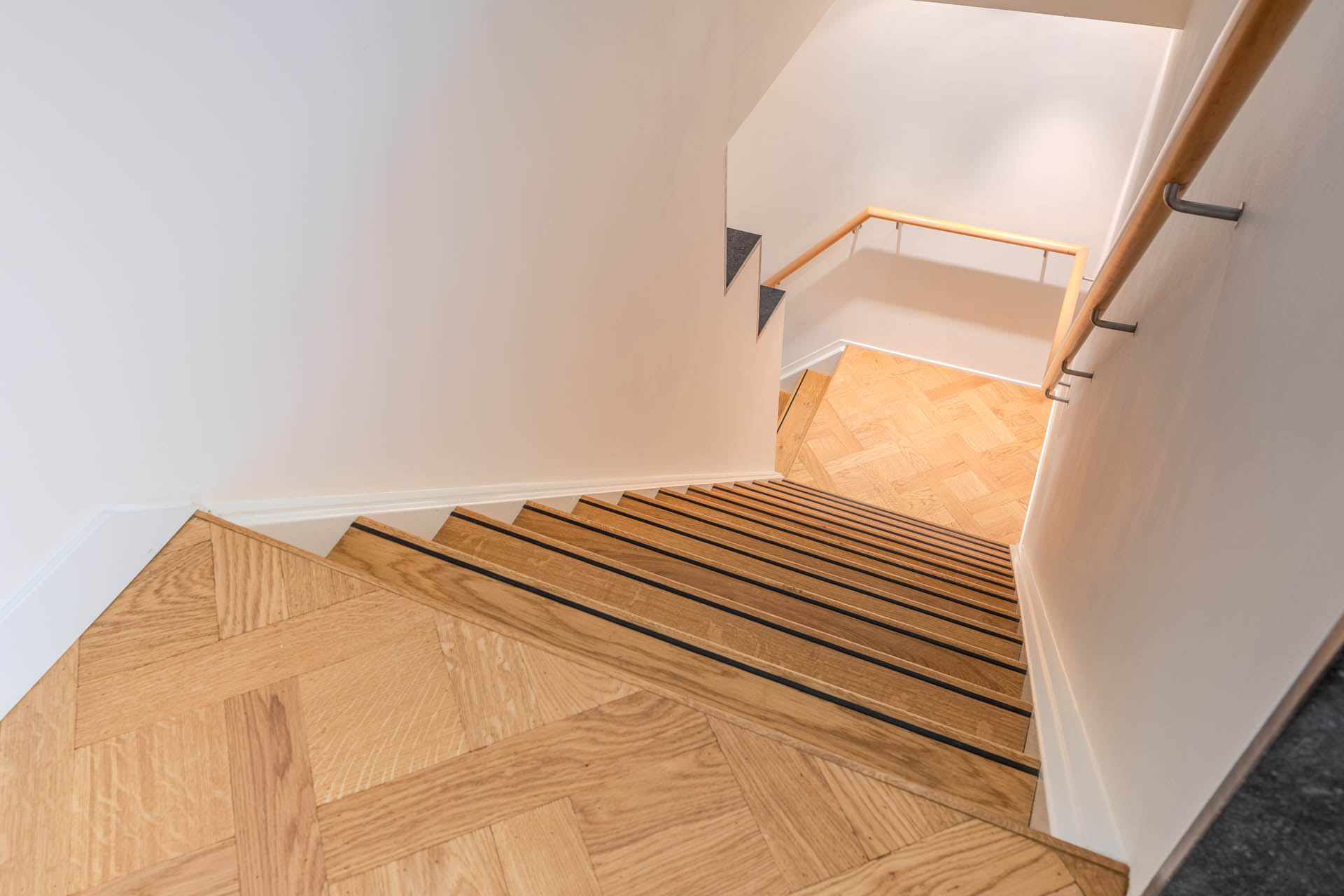 Traprenovatie eiken rustiek met Versailles plateau patroon