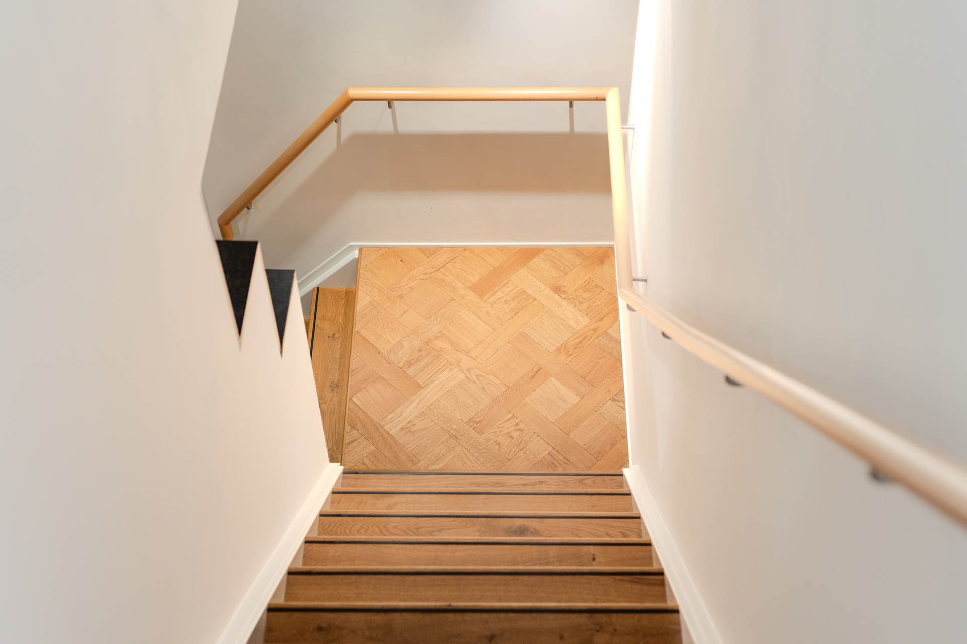 Traprenovatie eiken rustiek met Versailles plateau patroon