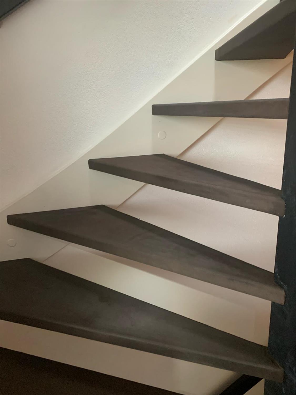 Trap renovatie leer grijs