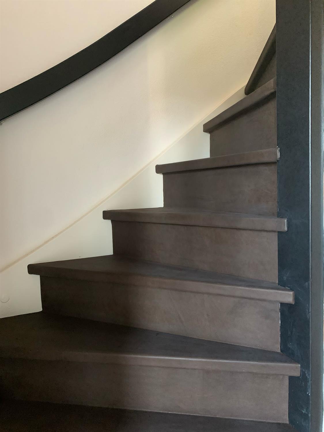 Trap renovatie leer grijs