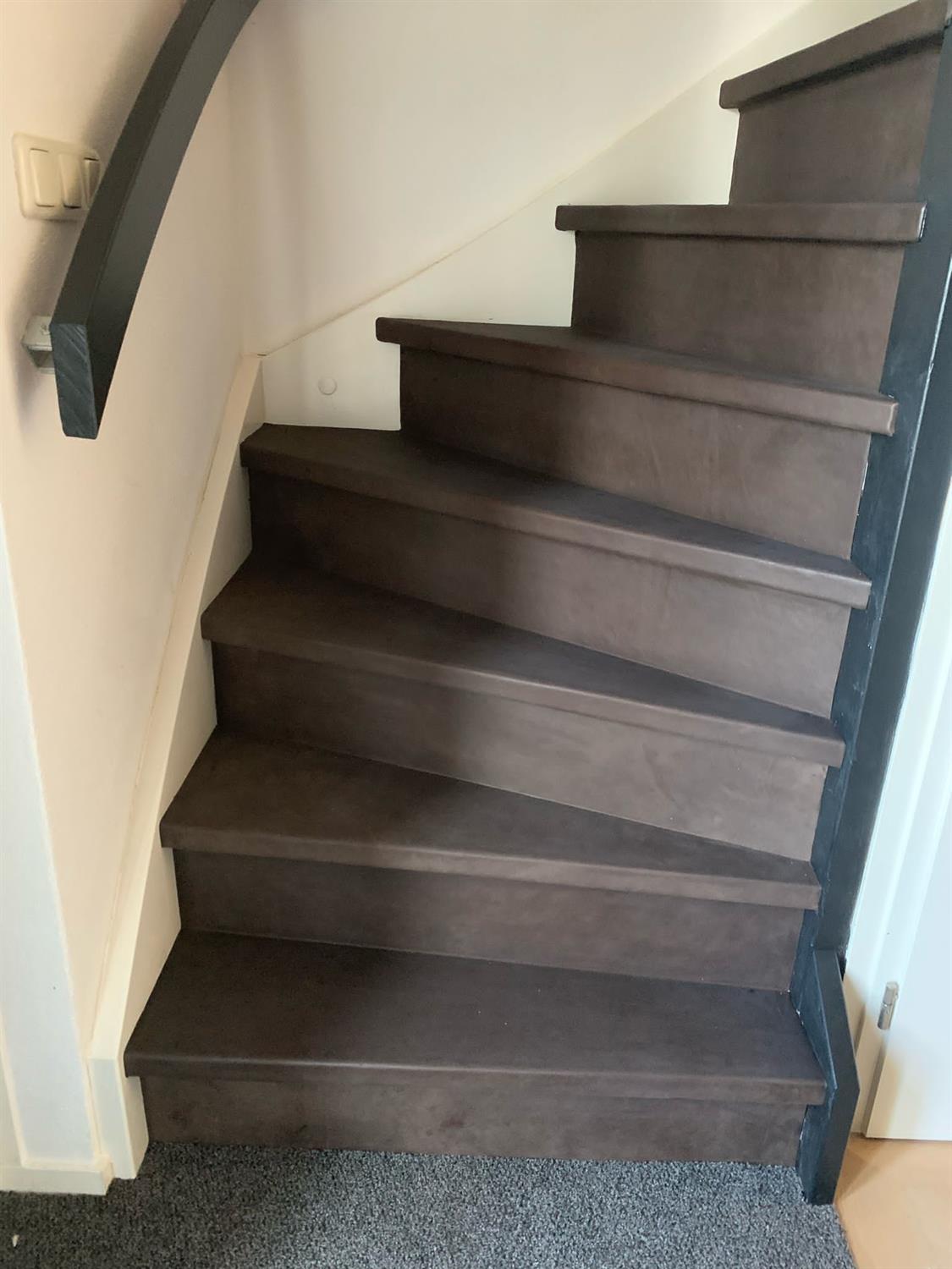 Trap renovatie leer grijs