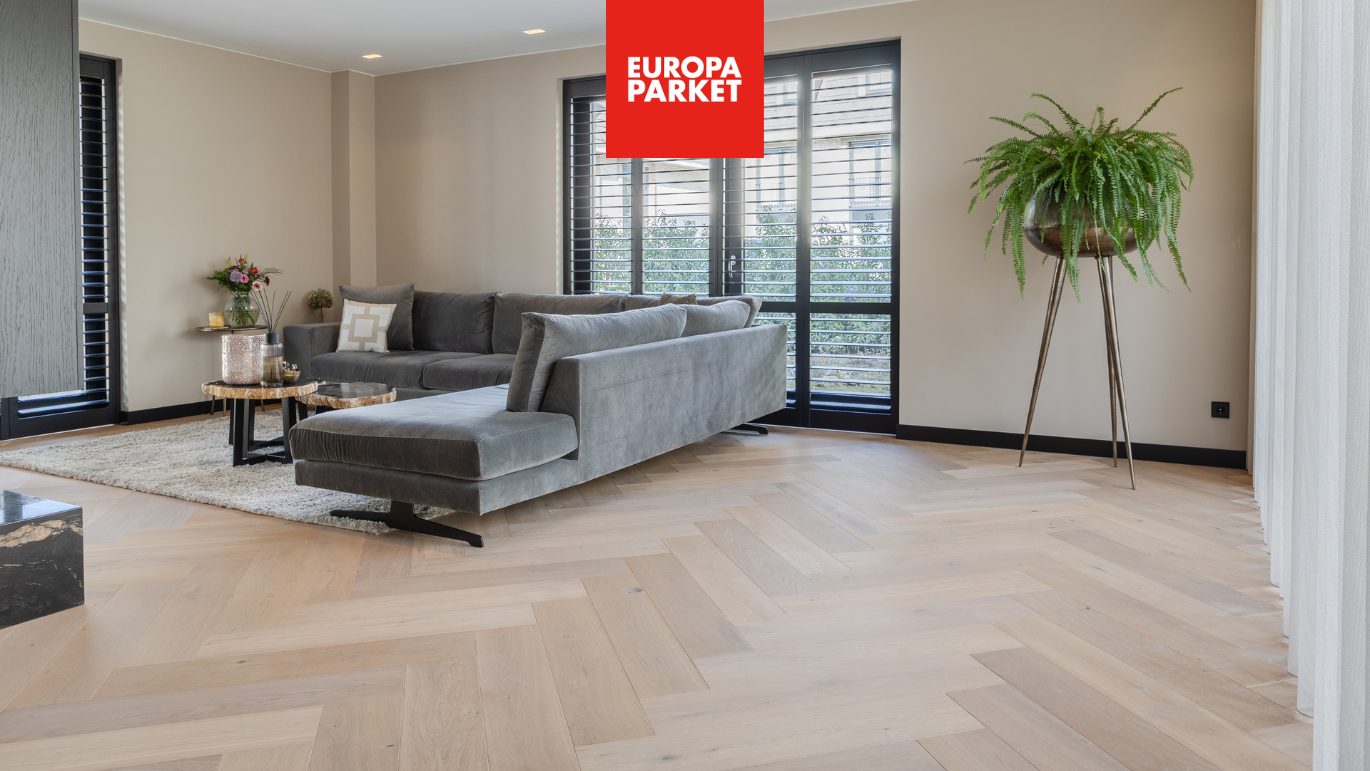 Houten visgraat vloer in woonkamer