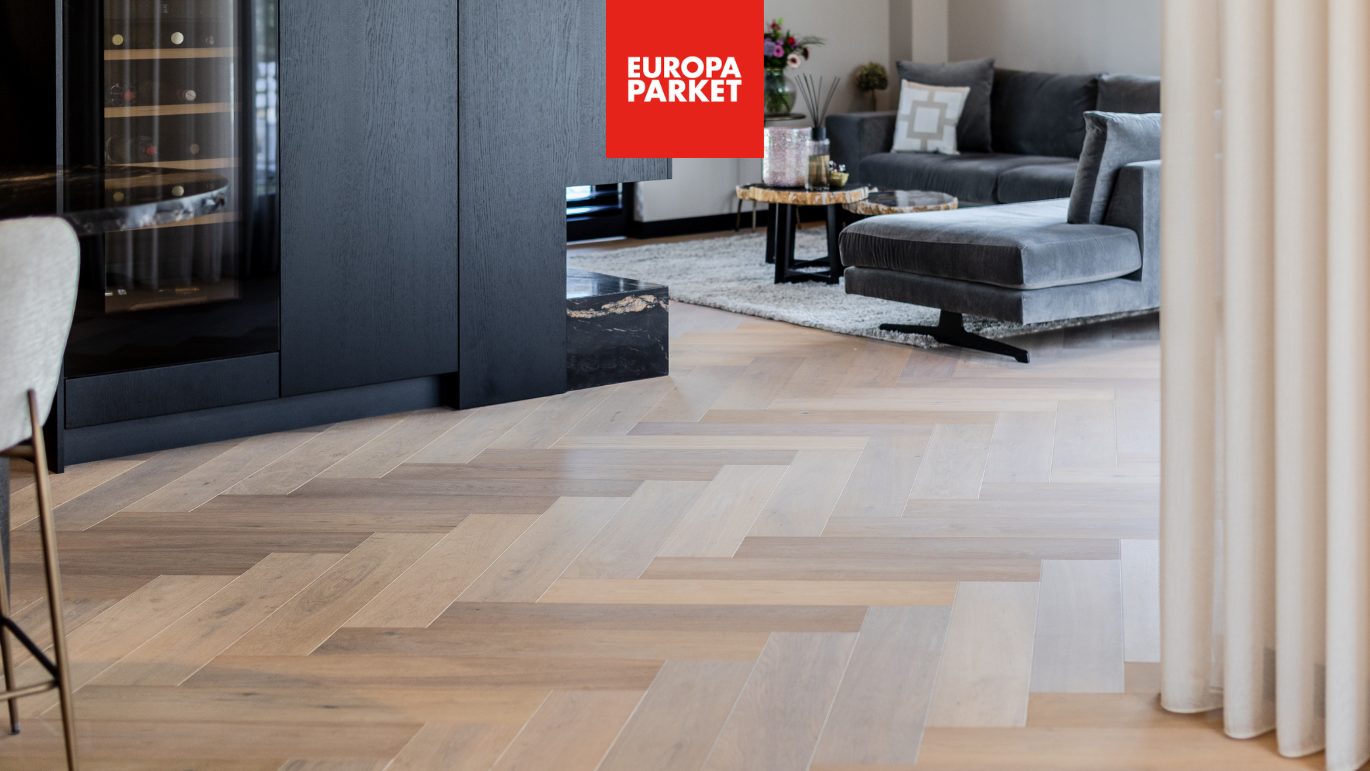 Houten visgraat vloer in woonkamer