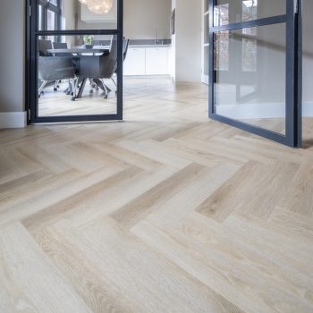 EP 48 pvc visgraat open stalen deur zwart